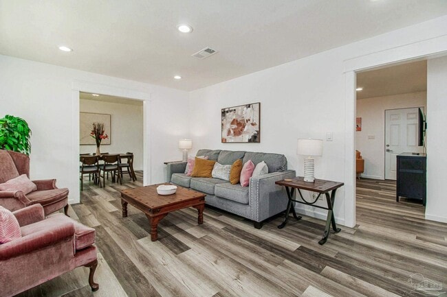 Photo - 100 Mango St