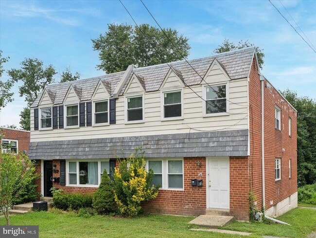 Building Photo - 421 W Jefferson St Unit B Rental