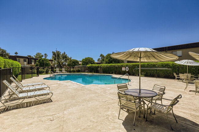 Building Photo - 8476 E Chaparral Rd