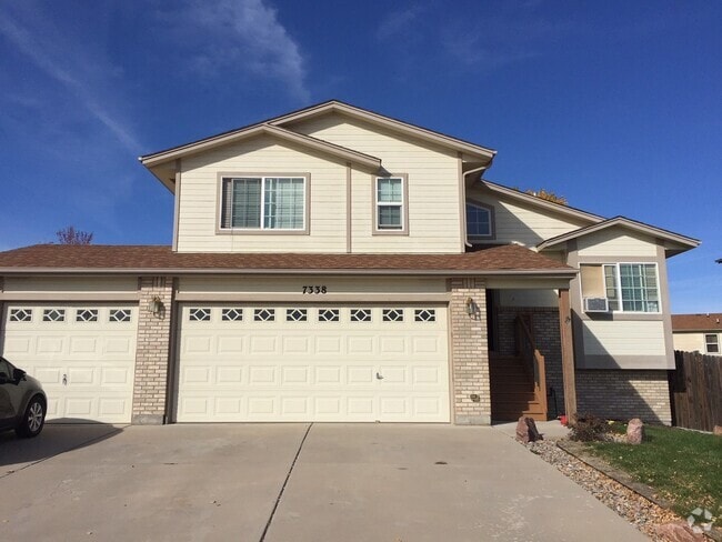Building Photo - 4 Bed 3 Bath with 3 car garage - Available... Rental