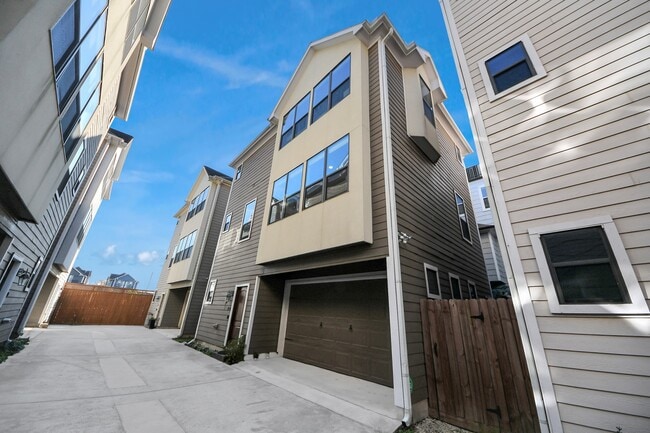 Photo - 916 W 20th St