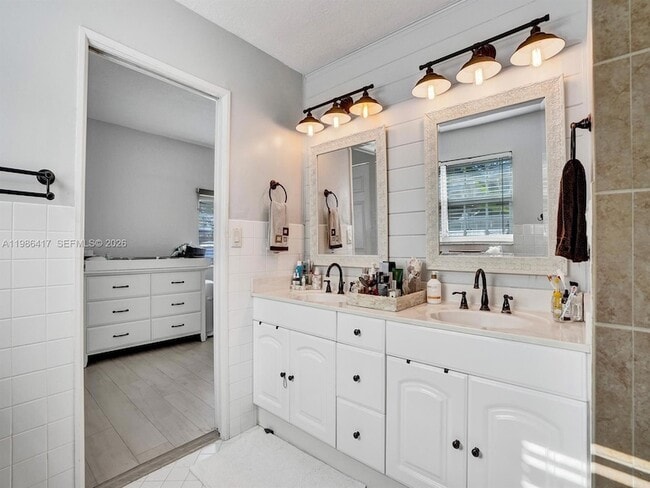 Photo - 217 SE 5th St