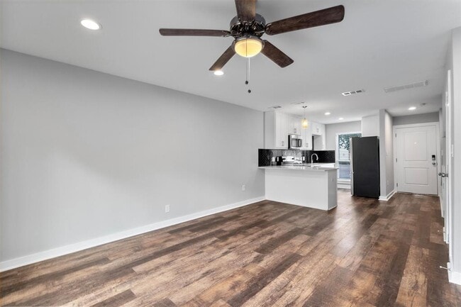 Building Photo - 3810 Southway Dr Unit 103