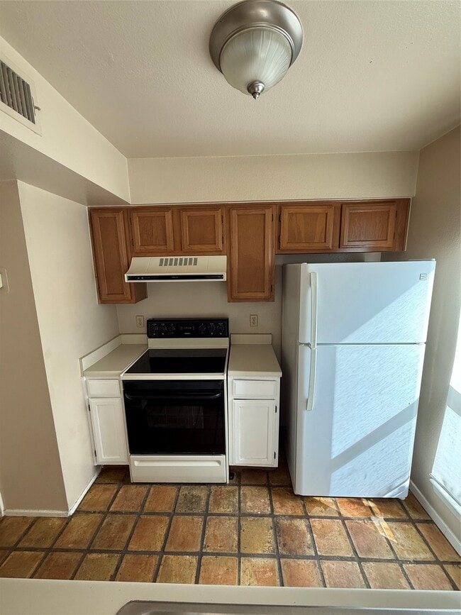 Photo - 305 Avondale St Unit B