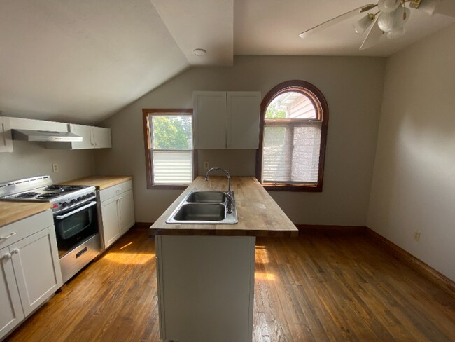 Photo - 305 E Main St Apartment Unit B2