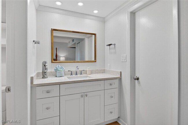 Photo - 788 Park Shore Dr Unidad B22