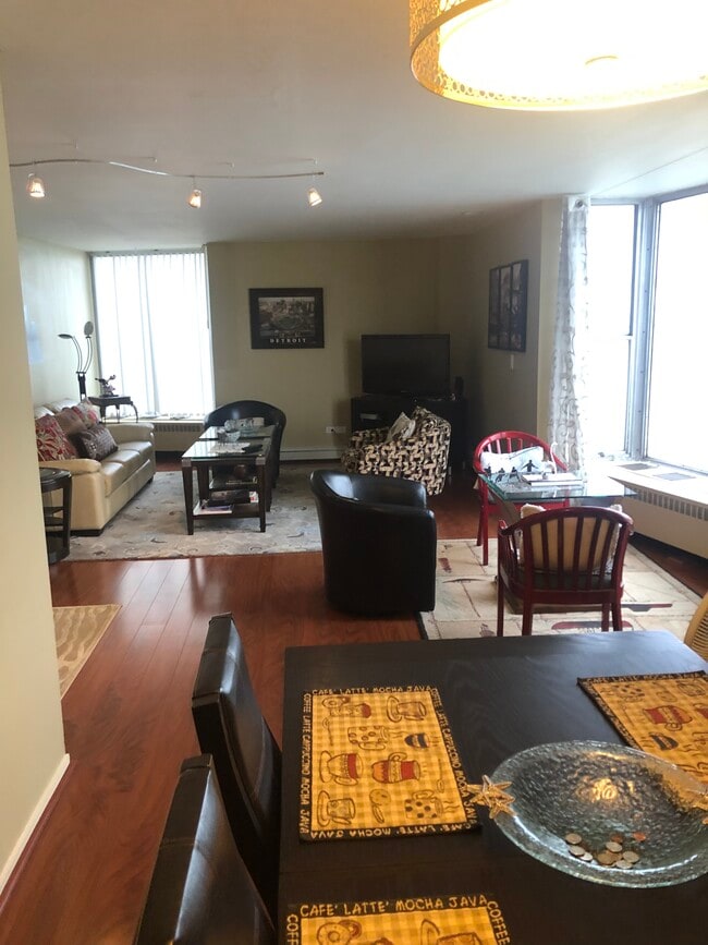 Photo - 8200 E Jefferson Ave