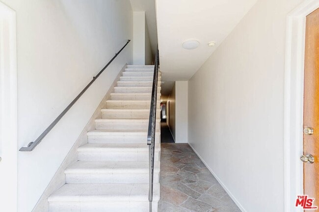 Photo - 758 N Hudson Ave