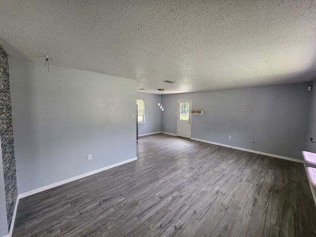 Photo - 402 Lefoi Ln