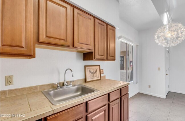 Kithcen / Dining are - 1810 E Blacklidge Dr Unit 1023