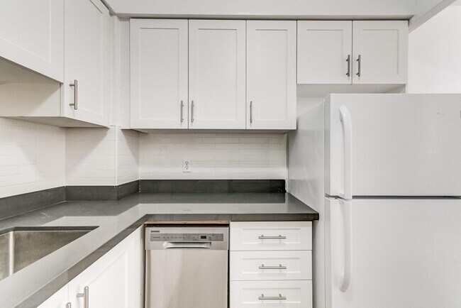 Photo - 171 Erskine Avenue