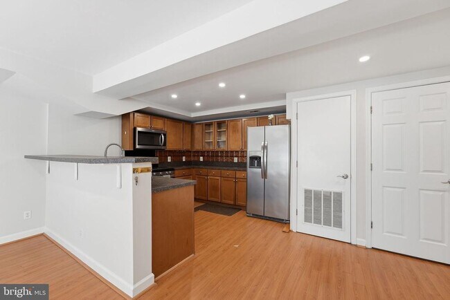 Photo - 1329 N Van Dorn St