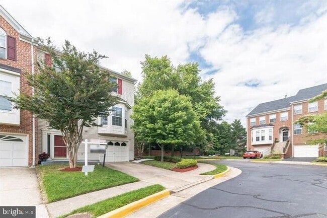 Building Photo - 5520 Jowett Ct