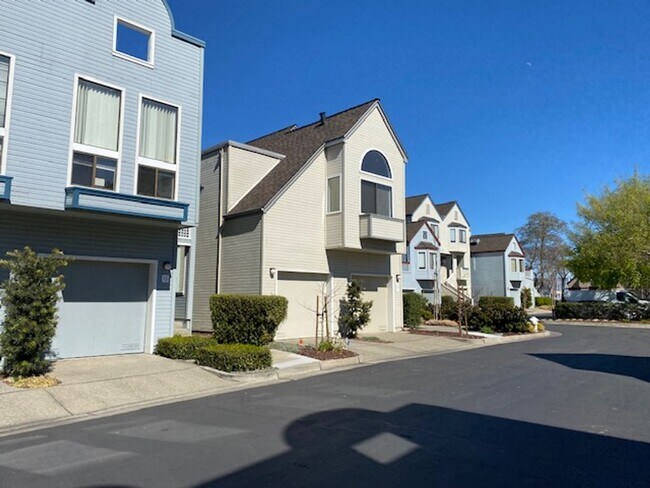 Photo - 15 Invincible Ct