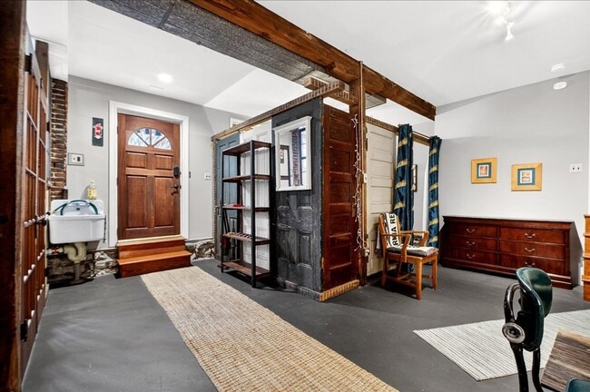 Photo - 1010 Allen Ave Unidad Carriage House