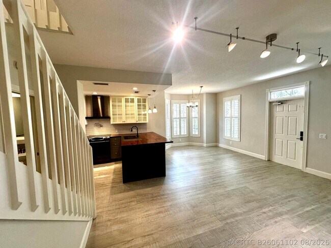 Photo - 262 Iris Dr