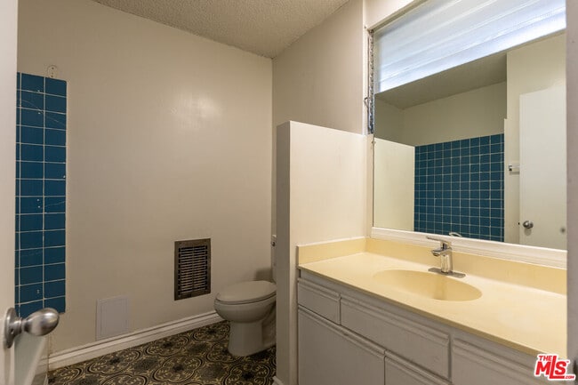 Photo - 11133 Rose Ave