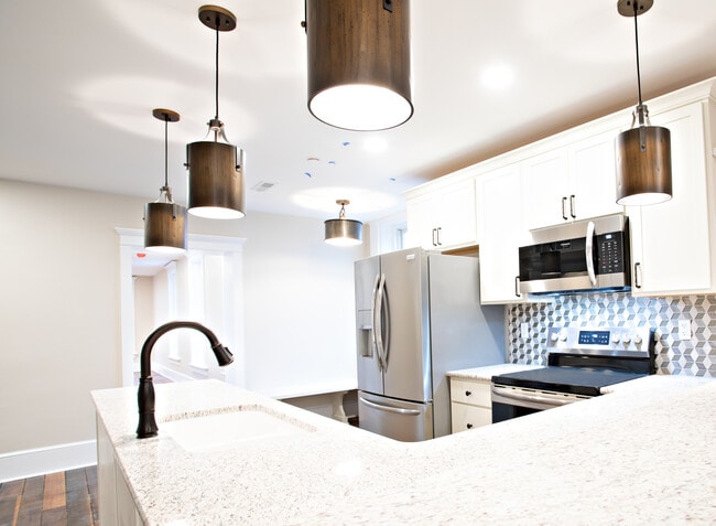 Photo - 100 W Main St Unidad Apartment 1