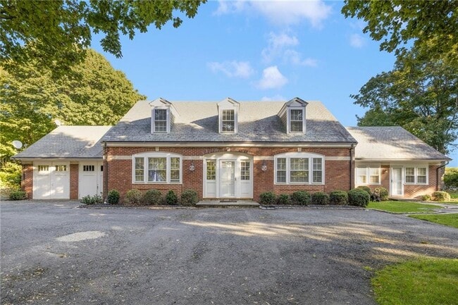 Building Photo - 8 Brenton Rd Unit 3