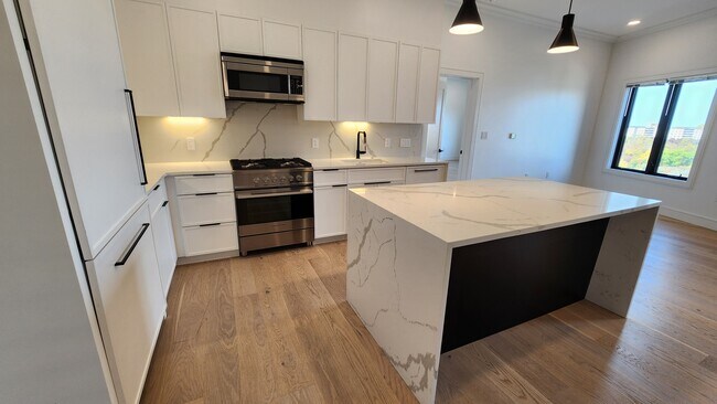 Building Photo - 58 Leo M Birmingham Pky Unit #6-03 Rental