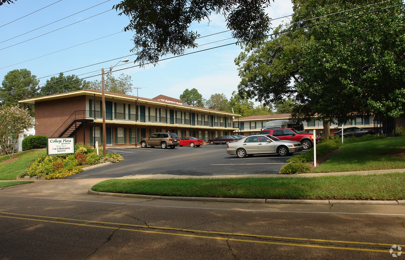Photo - College Plaza