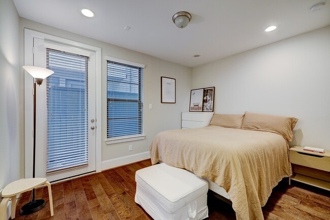 Building Photo - 5453 Larkin St Rental