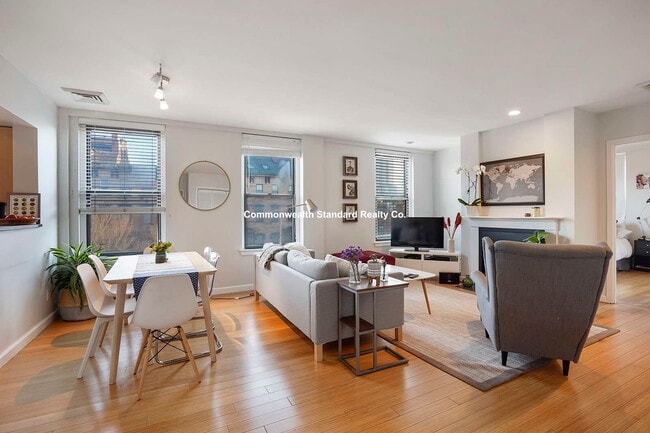 Building Photo - 1661 Washington St Rental