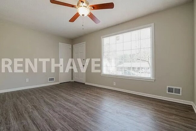 Photo - 209 Avery Ln