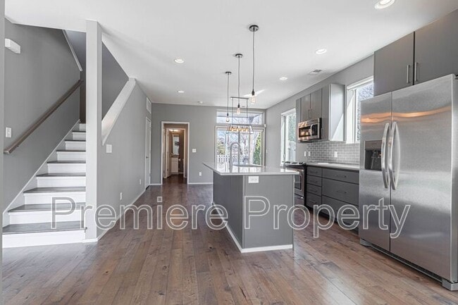 Photo - 2729 Charlotte St