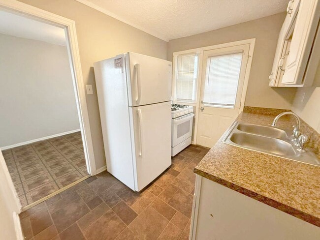 Photo - 2 BED 1 BATH BEAUTIFUL SINGLE FAMILY HOME