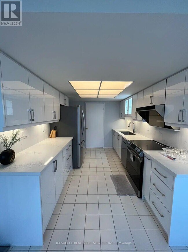 Photo - 330 Alton Towers Cir Unit 611