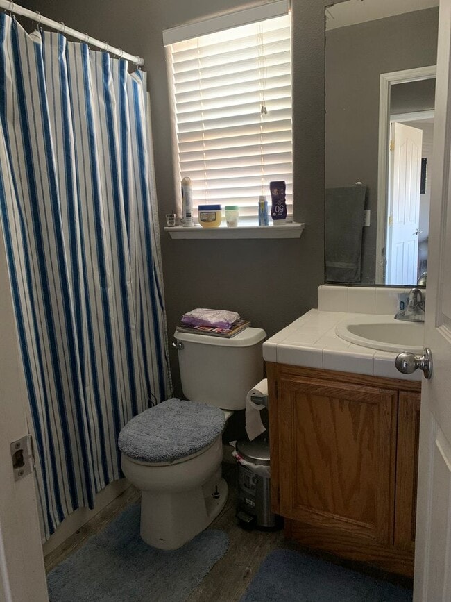Photo - 905 W Millbrook St