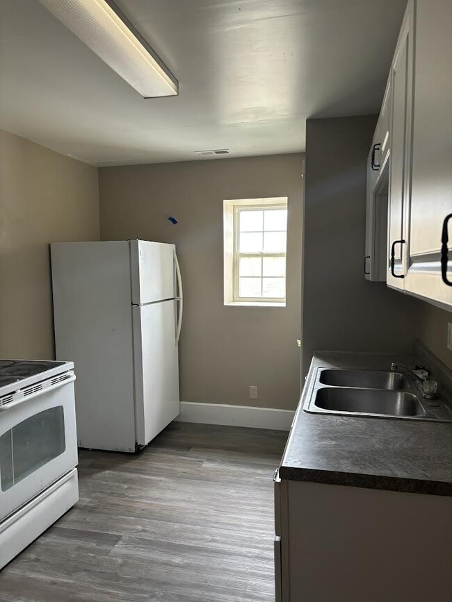 Photo - 115 W Main St Unit 115 W Main St Apt D