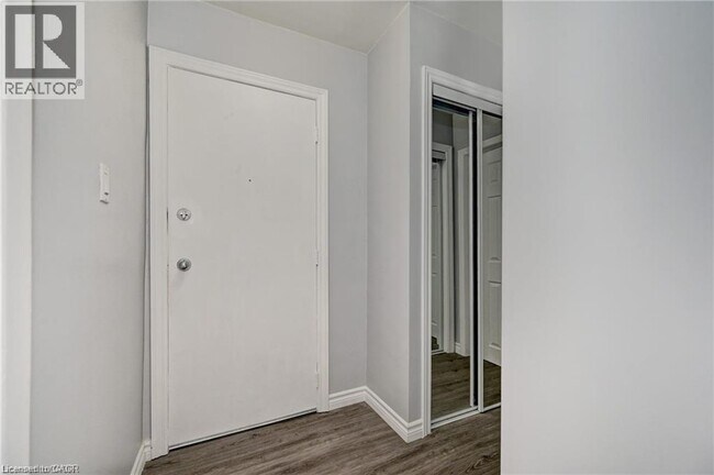 Photo - 280 Sydney St S Unité B5