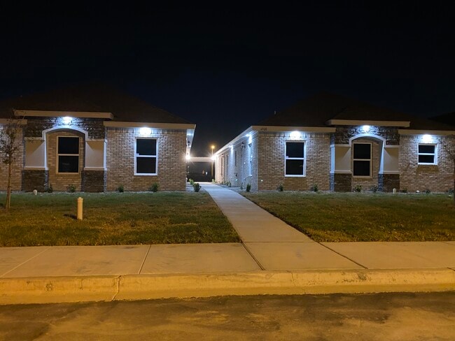 Building Photo - 4908 N Winona Dr Unit Winona dr  1