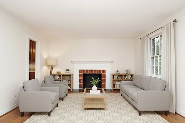 Building Photo - Charming Greenbrier Home on Half-Acre