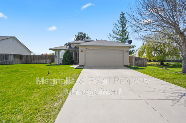 Photo - 979 Peregrine Dr