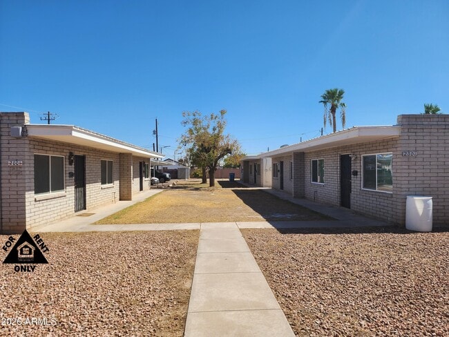 Building Photo - 2001 W Turney Ave