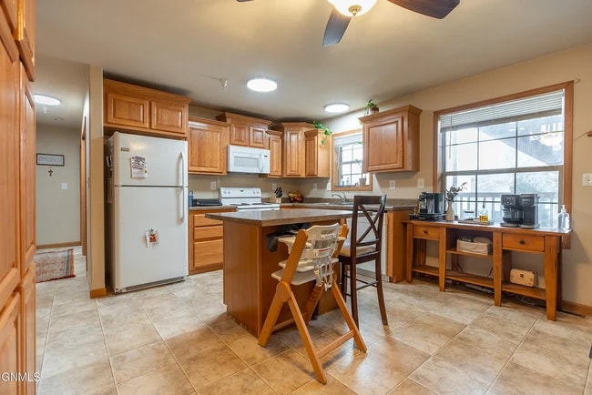 Kitchen - 408 S Washington St Unit 1