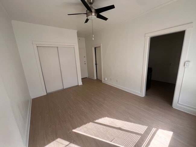 Photo - 2532 DALY STREET