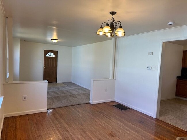 Photo - 219 Redwood St