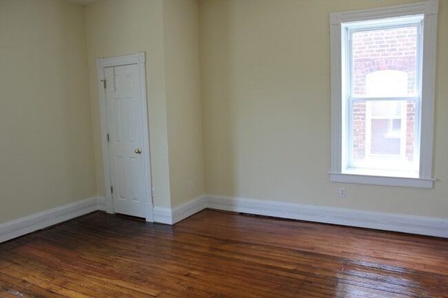 Photo - Spacious four bedroom, two full bath Fan/VCU area home. Available in August.
