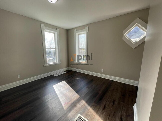 Photo - 424 E 10th St Unit 1