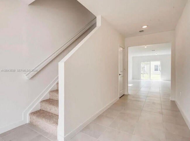 Photo - 421 NE 6th Ct