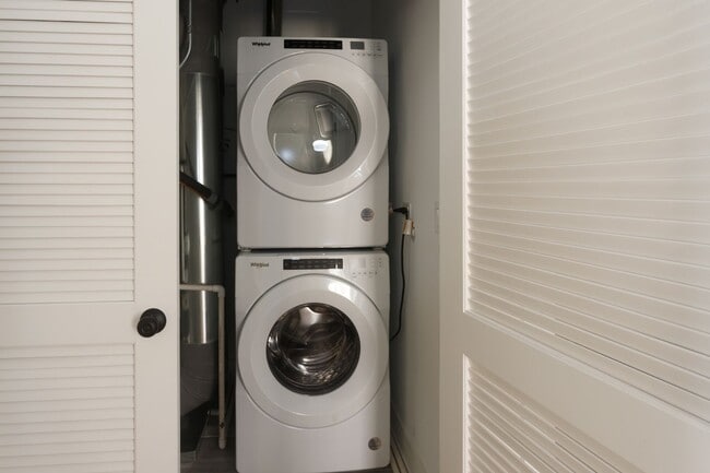 Photo - 2258 N Southport Ave Unit 2