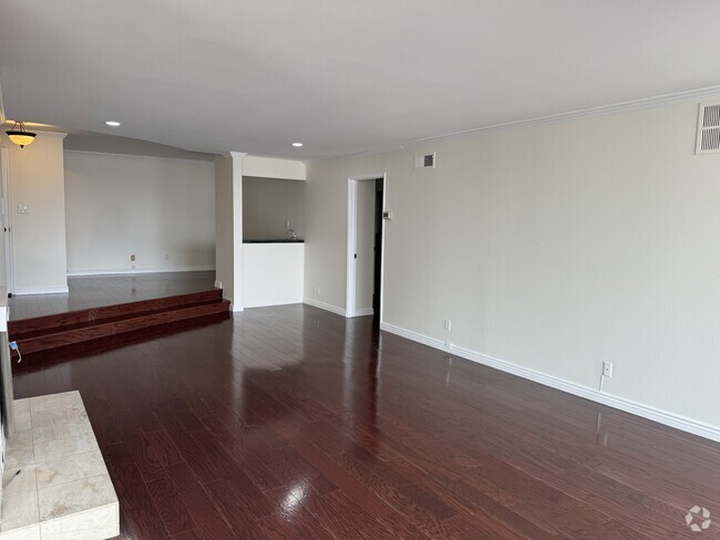 Building Photo - 137 S Palm Dr Unit 503 Rental