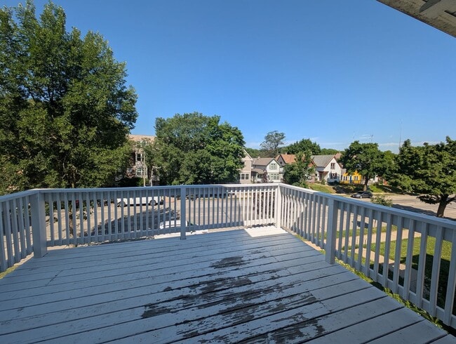 Photo - 3246-3246 N Oakland Ave