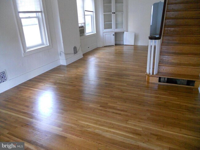 Building Photo - 3412 Crawford St