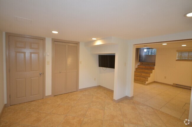 Building Photo - 18 Benton Rd Unit G Rental
