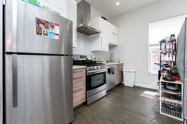 Building Photo - 78 Forest St